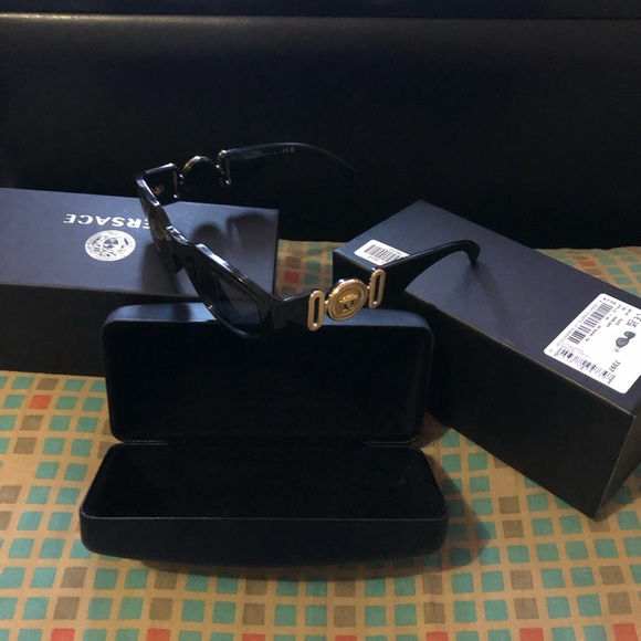 VERSACE SUNGLASSES FOR SALE! - Picture 1 of 9